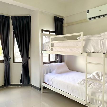 Montana Hotel & Hostel Phuket Karon 外观 照片