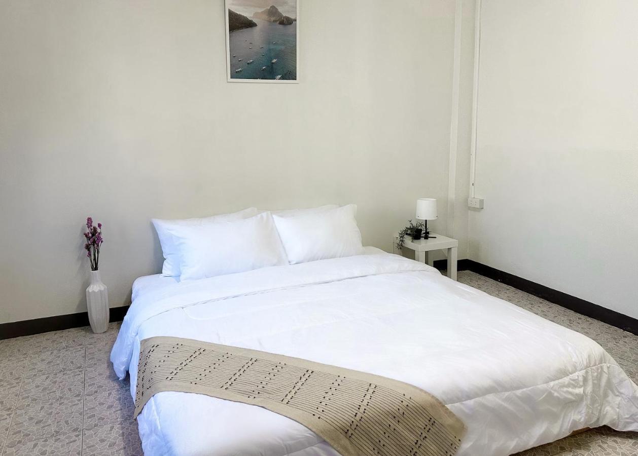 Montana Hotel & Hostel Phuket Karon 外观 照片