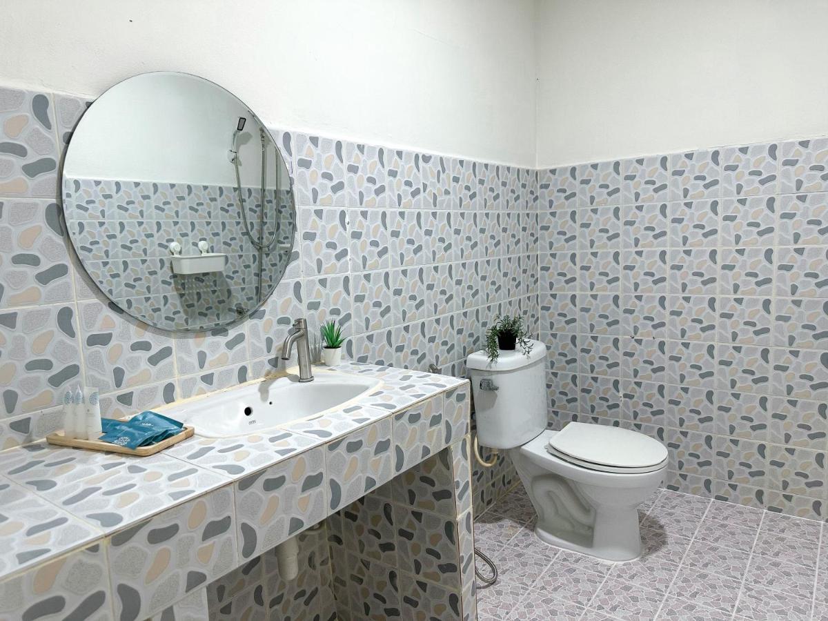 Montana Hotel & Hostel Phuket Karon 外观 照片
