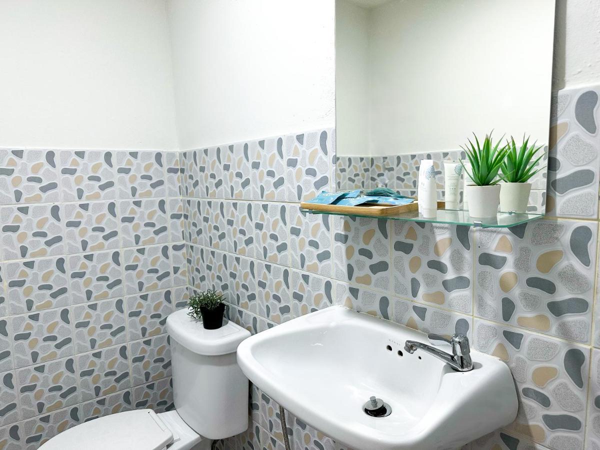 Montana Hotel & Hostel Phuket Karon 外观 照片