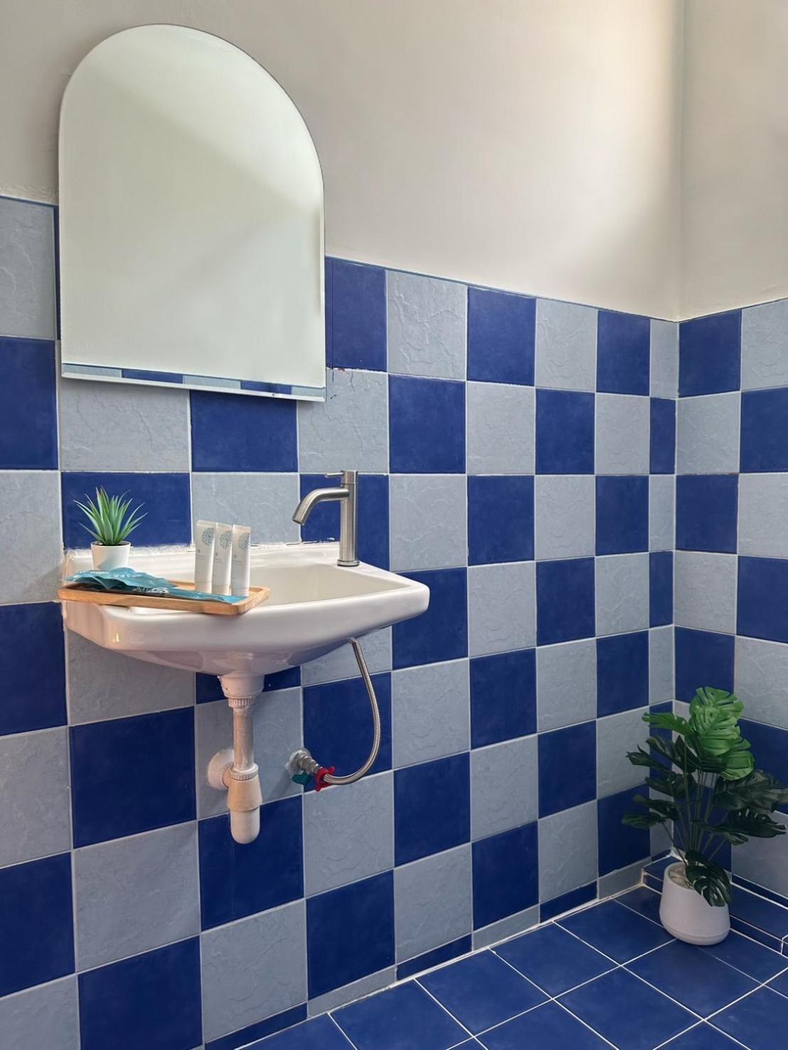 Montana Hotel & Hostel Phuket Karon 外观 照片