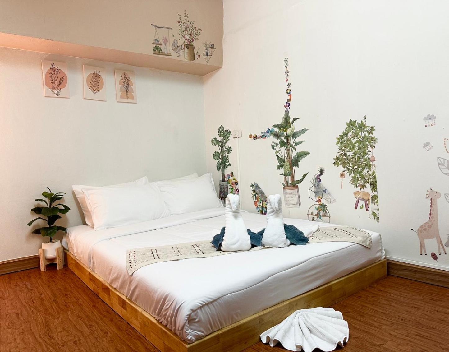 Montana Hotel & Hostel Phuket Karon 外观 照片