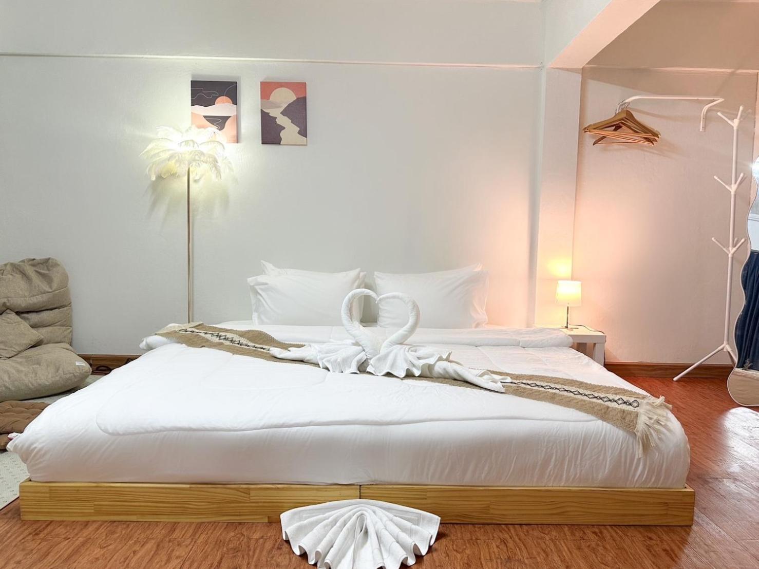 Montana Hotel & Hostel Phuket Karon 外观 照片