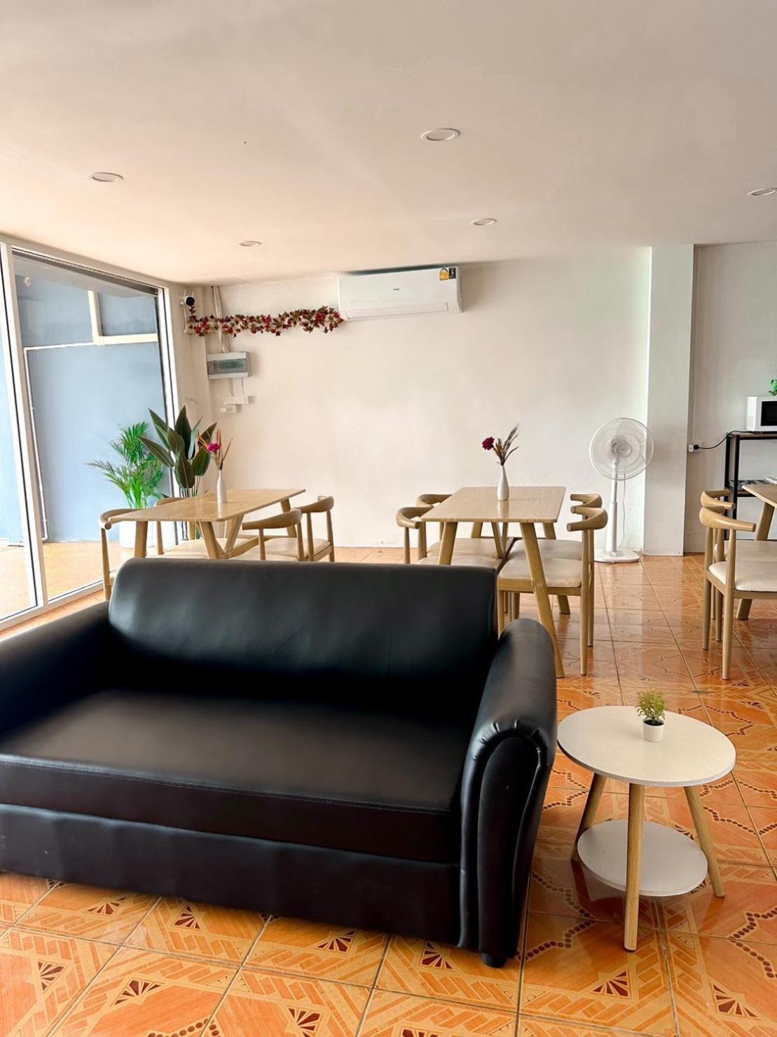 Montana Hotel & Hostel Phuket Karon 外观 照片