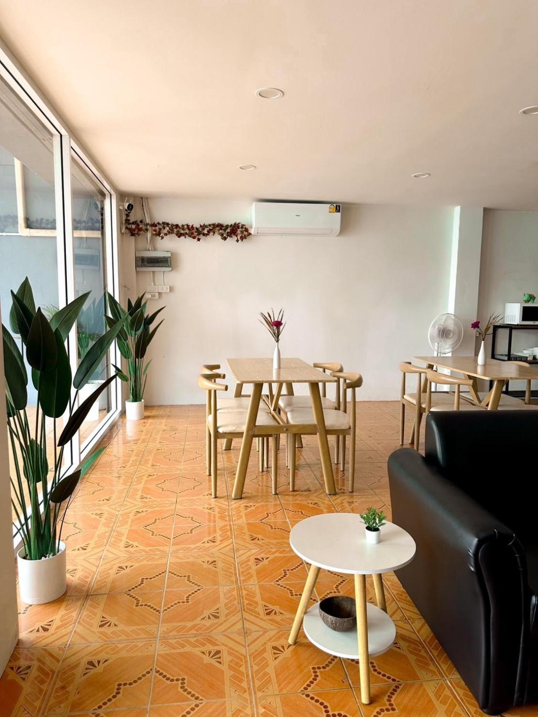 Montana Hotel & Hostel Phuket Karon 外观 照片