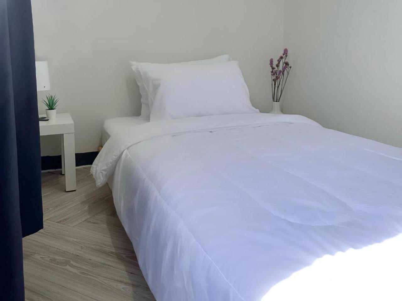 Montana Hotel & Hostel Phuket Karon 外观 照片