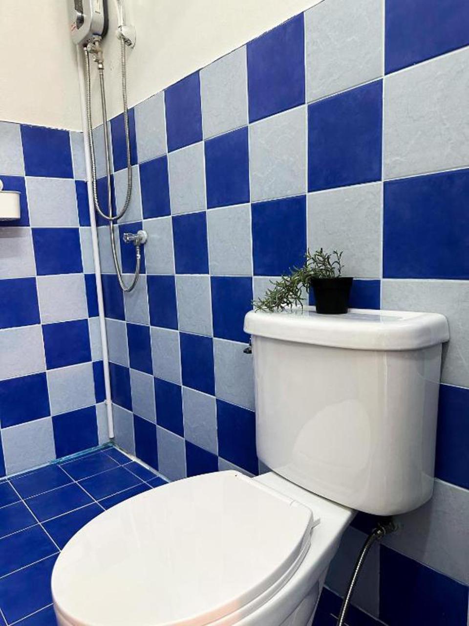 Montana Hotel & Hostel Phuket Karon 外观 照片